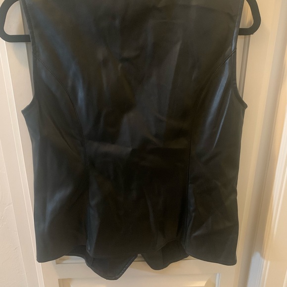 Vest Faux leather New! - Picture 2 of 2